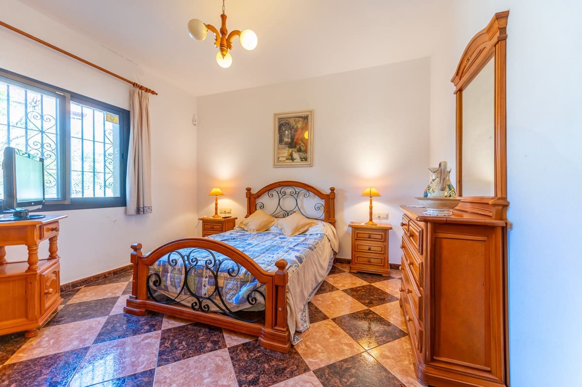 Chalet de 4 habitaciones en Marbella en venta con piscina garaje - 1.300.000 € (Ref: 9487165)