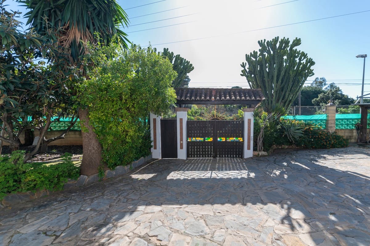 Chalet de 4 habitaciones en Marbella en venta con piscina garaje - 1.300.000 € (Ref: 9487165)