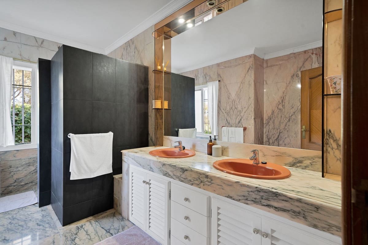 Chalet de 6 habitaciones en Marbella en venta con piscina - 1.400.000 € (Ref: 9489731)