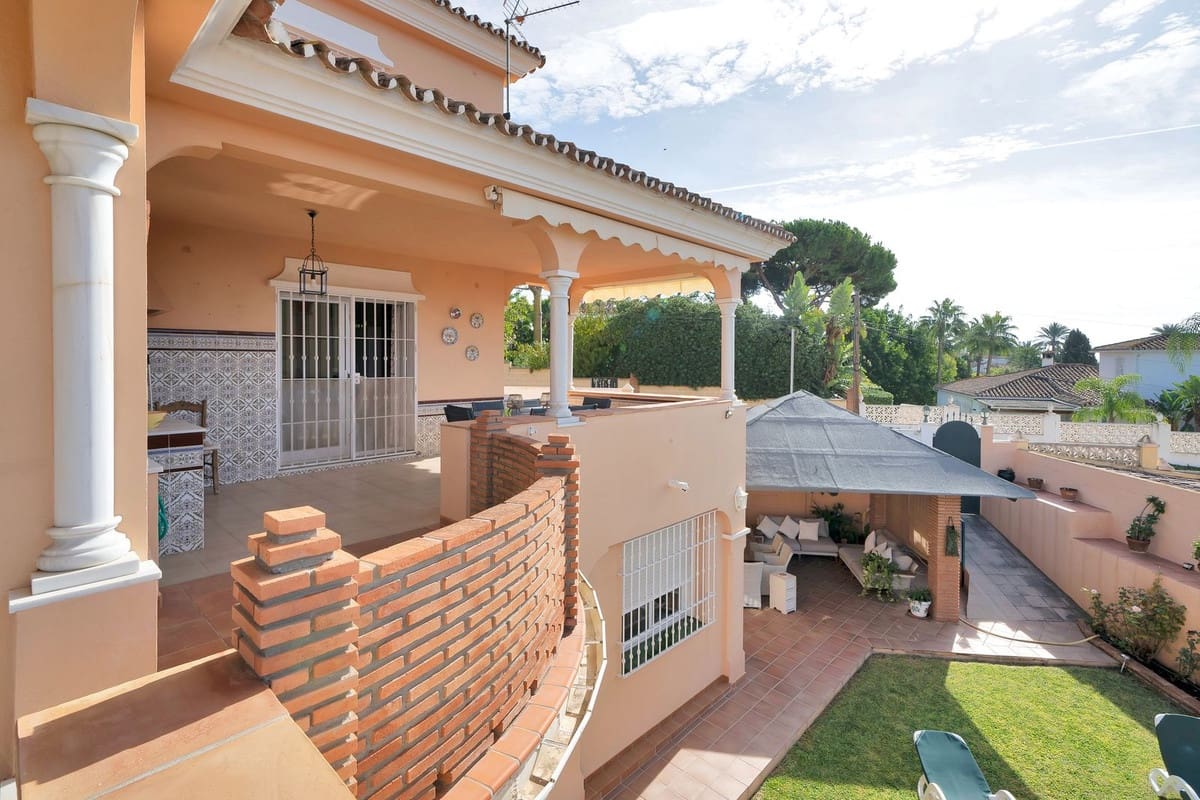 Chalet de 6 habitaciones en Marbella en venta con piscina - 1.400.000 € (Ref: 9489731)