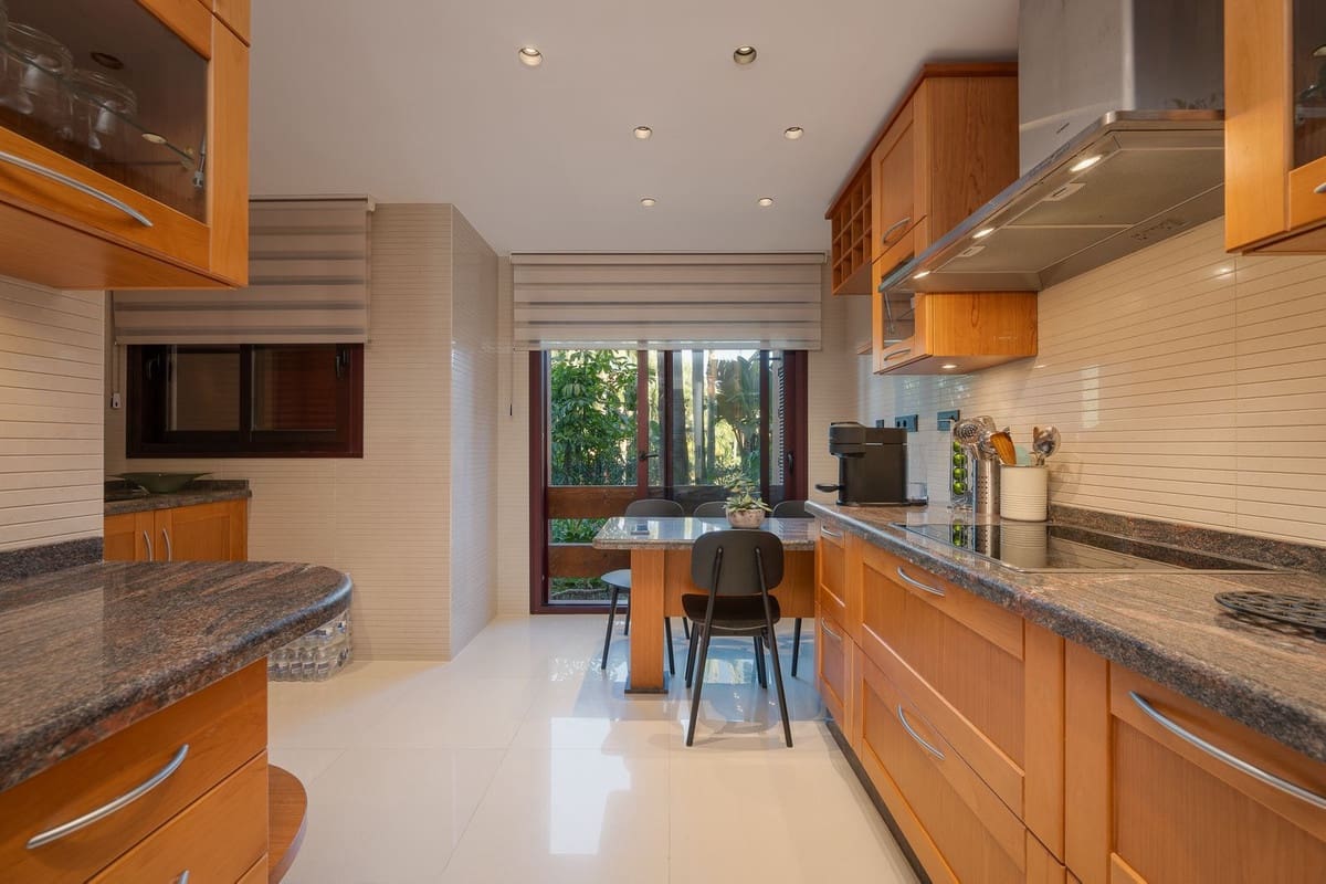 3 slaapkamer Flat te koop in Marbella met zwembad garage - € 1.550.000 (Ref: 9489735)