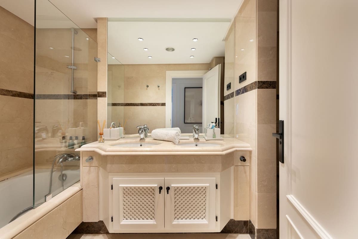 3 slaapkamer Flat te koop in Marbella met zwembad garage - € 1.550.000 (Ref: 9489735)