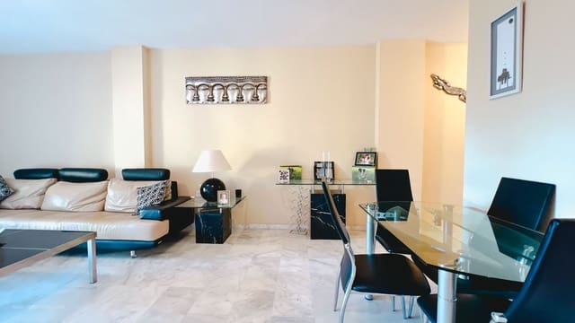 2 soveværelse Lejlighed til salg i La Reserva, Marbella med swimmingpool garage - € 299.000 (Ref: 9489832)