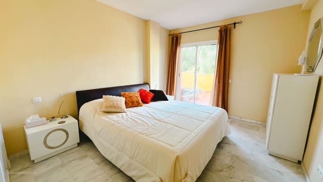 2 soveværelse Lejlighed til salg i La Reserva, Marbella med swimmingpool garage - € 299.000 (Ref: 9489832)