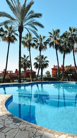 2 soveværelse Lejlighed til salg i La Reserva, Marbella med swimmingpool garage - € 299.000 (Ref: 9489832)