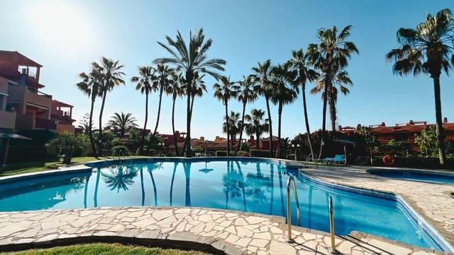 2 soveværelse Lejlighed til salg i La Reserva, Marbella med swimmingpool garage - € 299.000 (Ref: 9489832)