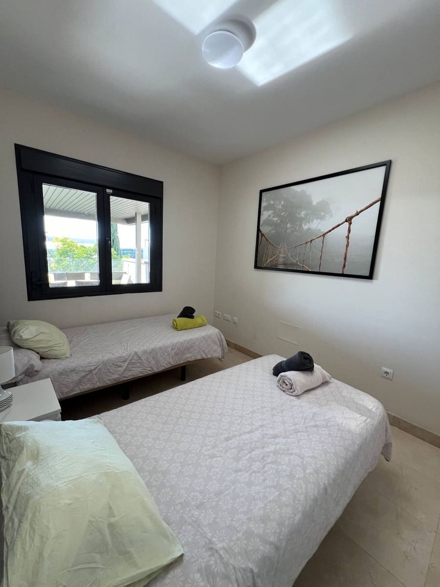 2 soverom Leilighet til salgs i Estepona med svømmebasseng garasje - € 465 000 (Ref: 9489833)