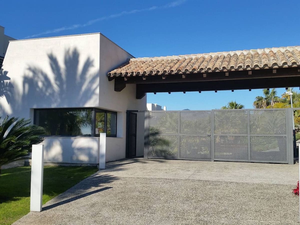 2 soverom Leilighet til salgs i Estepona med svømmebasseng garasje - € 465 000 (Ref: 9489833)