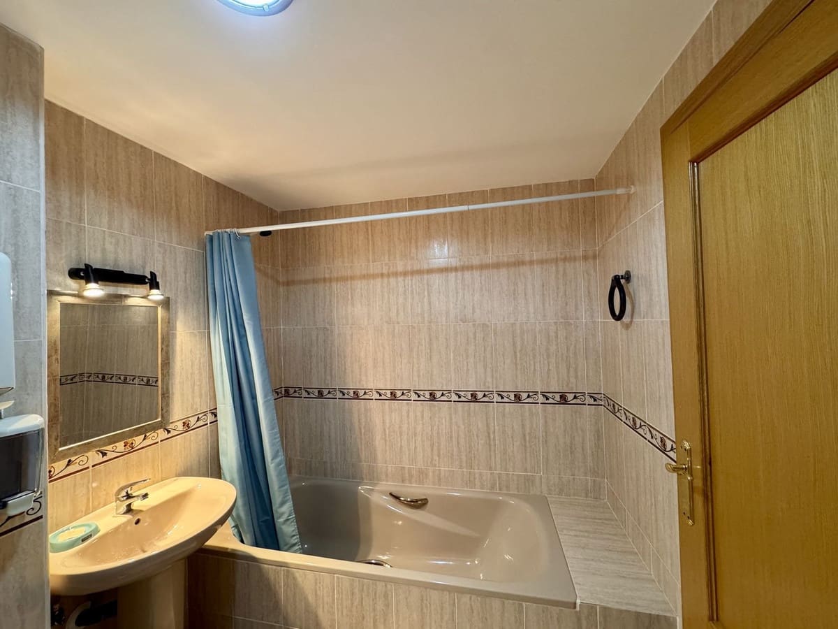 Piso de 3 habitaciones en Estepona en venta con garaje - 439.000 € (Ref: 9489836)