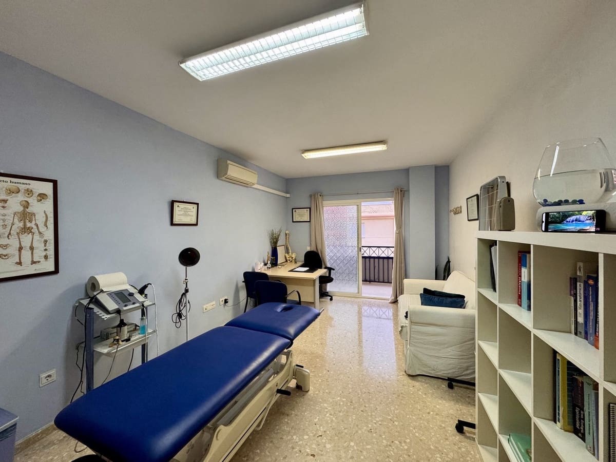 Piso de 3 habitaciones en Estepona en venta con garaje - 439.000 € (Ref: 9489836)