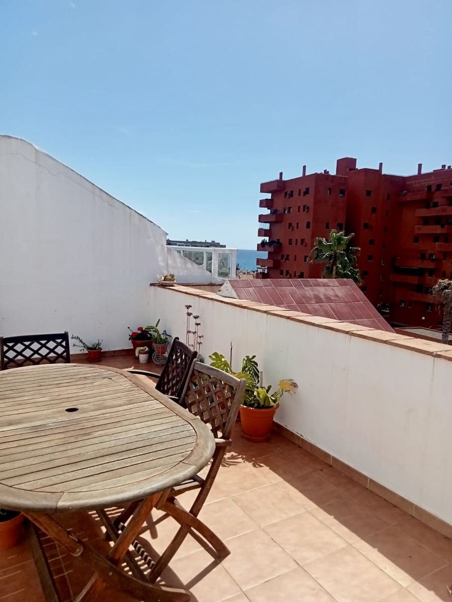 Piso de 3 habitaciones en Estepona en venta con garaje - 439.000 € (Ref: 9489836)