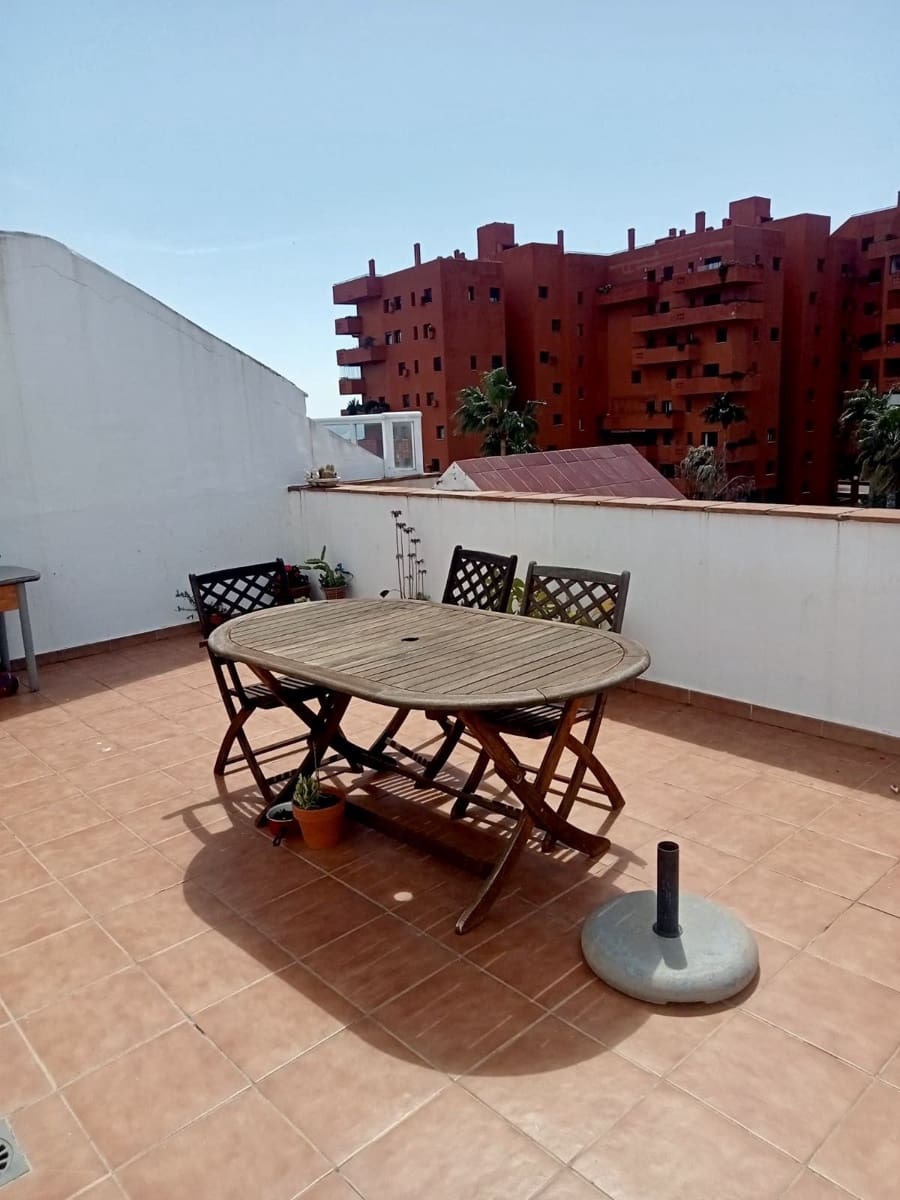 Piso de 3 habitaciones en Estepona en venta con garaje - 439.000 € (Ref: 9489836)