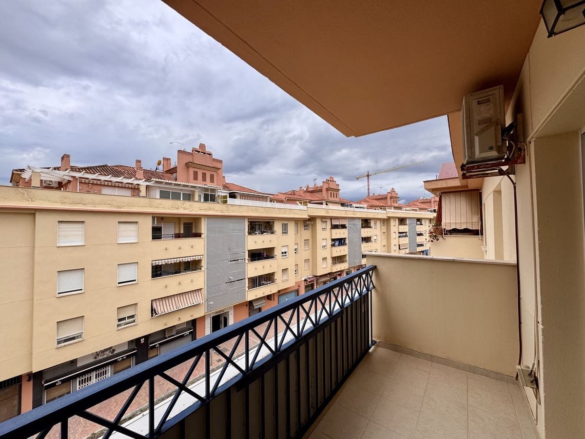 Piso de 3 habitaciones en Estepona en venta con garaje - 439.000 € (Ref: 9489836)