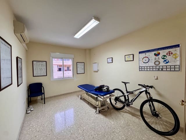 Piso de 3 habitaciones en Estepona Pueblo, Estepona en venta con garaje - 439.000 € (Ref: 9489836)