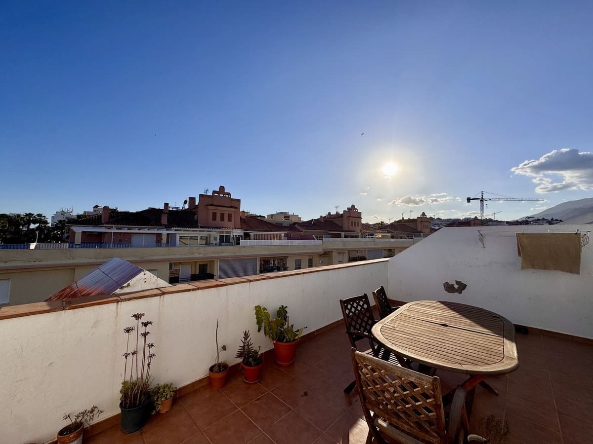 Piso de 3 habitaciones en Estepona en venta con garaje - 439.000 € (Ref: 9489836)