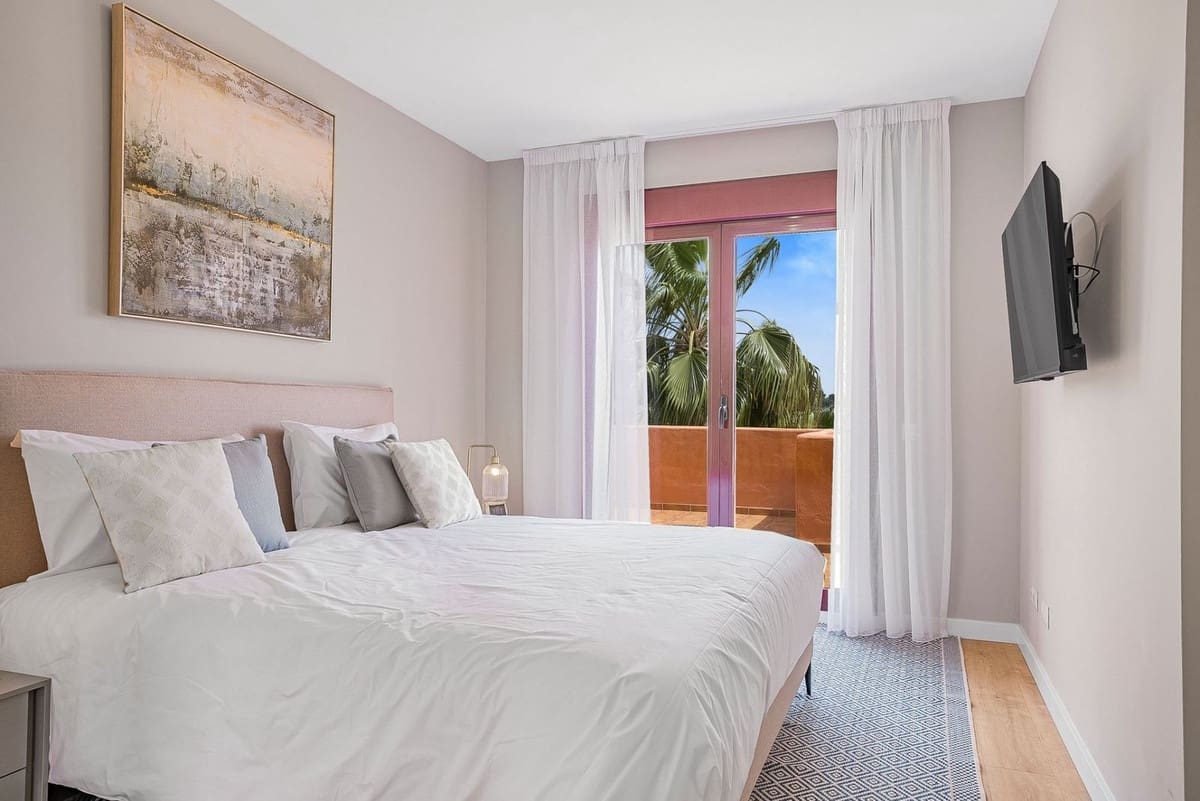 3 chambre Appartement à vendre à Estepona avec piscine garage - 440 000 € (Ref: 9489838)