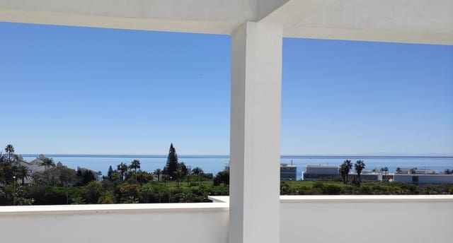 Piso de 2 habitaciones en Centro, Estepona en venta con piscina garaje - 589.000 € (Ref: 9489840)