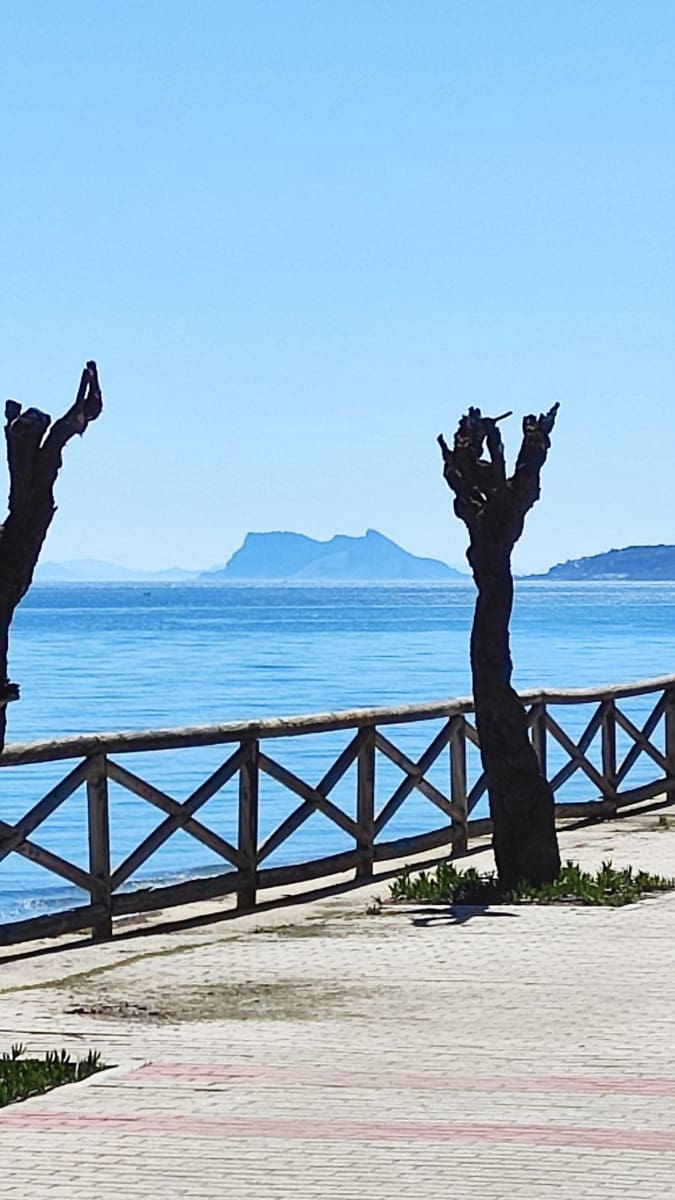 Piso de 2 habitaciones en Estepona en venta con piscina garaje - 589.000 € (Ref: 9489840)