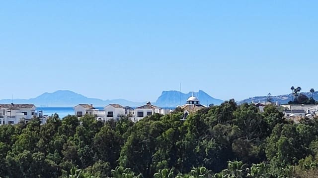 Piso de 2 habitaciones en Centro, Estepona en venta con piscina garaje - 589.000 € (Ref: 9489840)