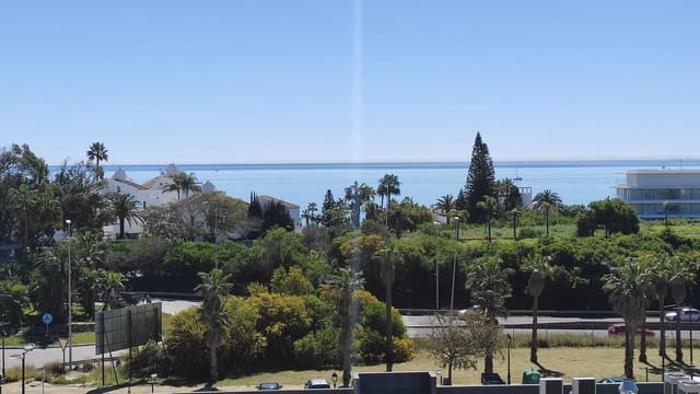 Piso de 2 habitaciones en Centro, Estepona en venta con piscina garaje - 589.000 € (Ref: 9489840)