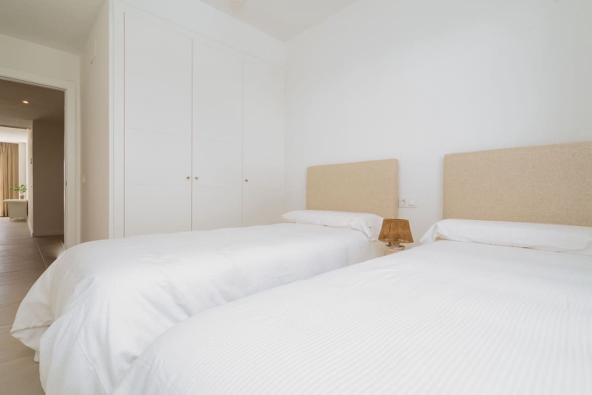 2 bedroom Flat for sale in Estepona with pool - € 420,000 (Ref: 9489841)