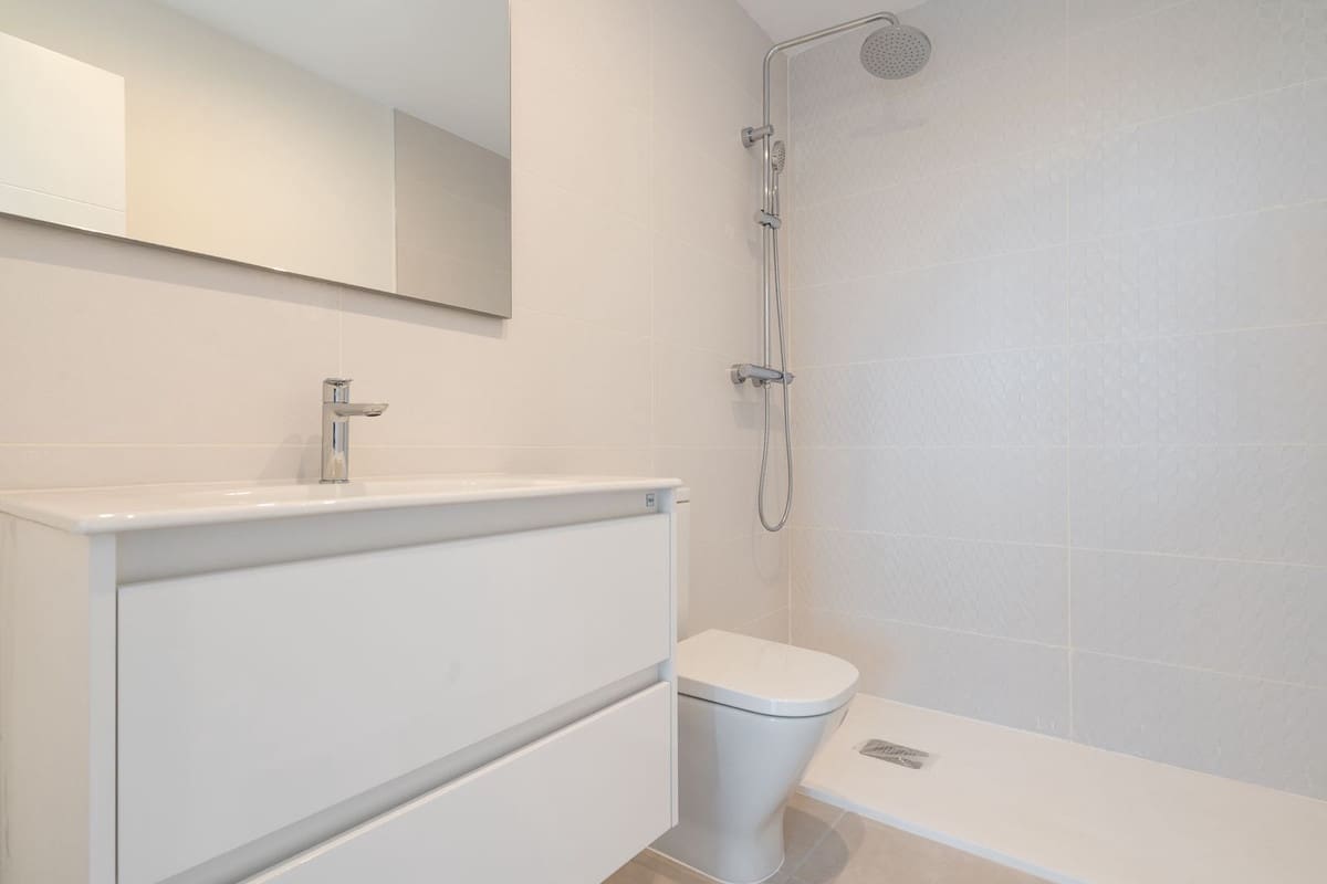 2 bedroom Flat for sale in Estepona with pool - € 420,000 (Ref: 9489841)