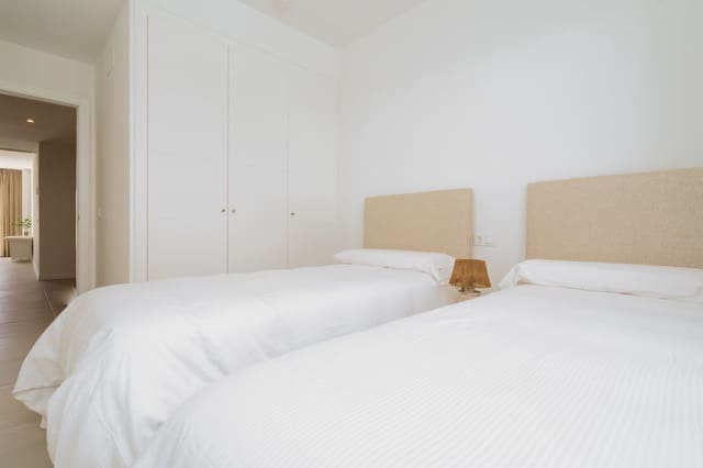 2 bedroom Flat for sale in Centro, Estepona with pool - € 420,000 (Ref: 9489841)