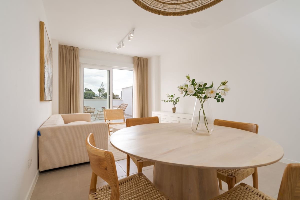 2 bedroom Flat for sale in Estepona with pool - € 420,000 (Ref: 9489841)