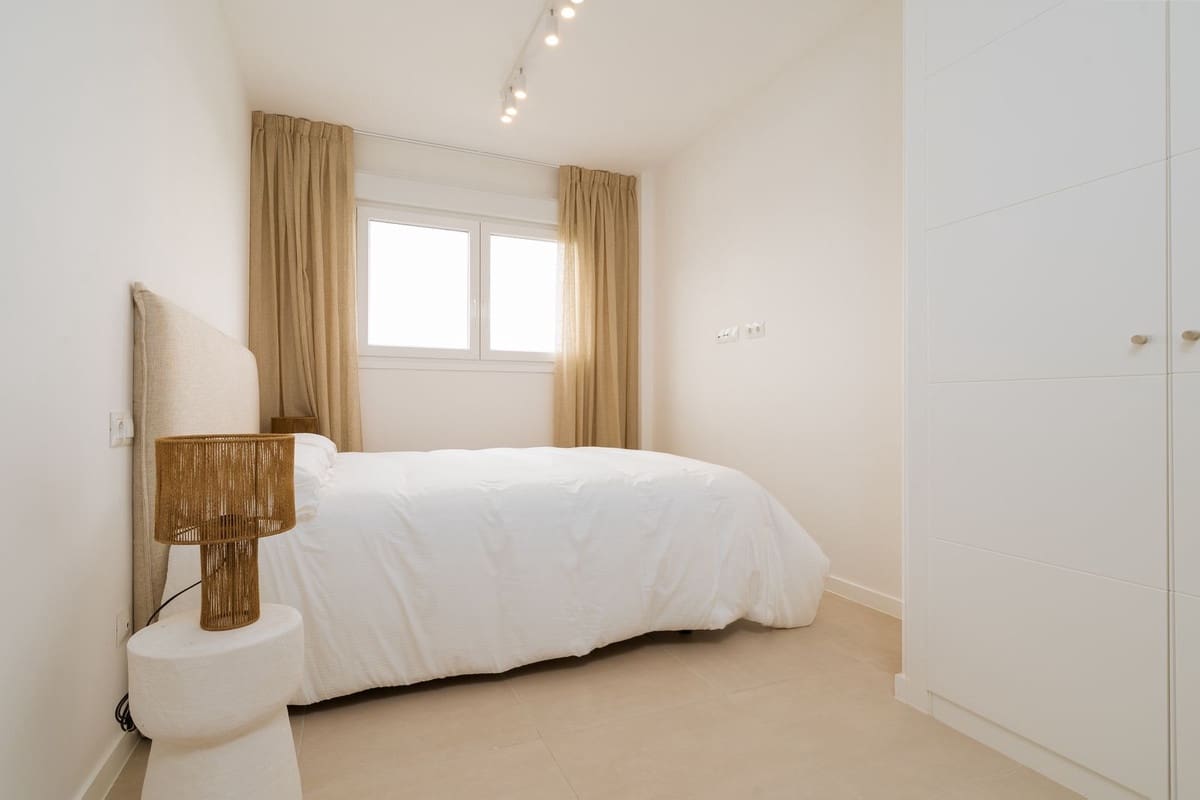 2 bedroom Flat for sale in Estepona with pool - € 420,000 (Ref: 9489841)