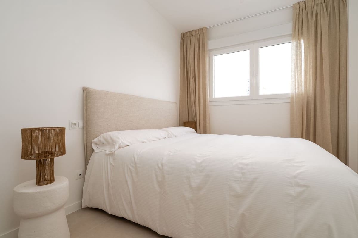 2 bedroom Flat for sale in Estepona with pool - € 420,000 (Ref: 9489841)