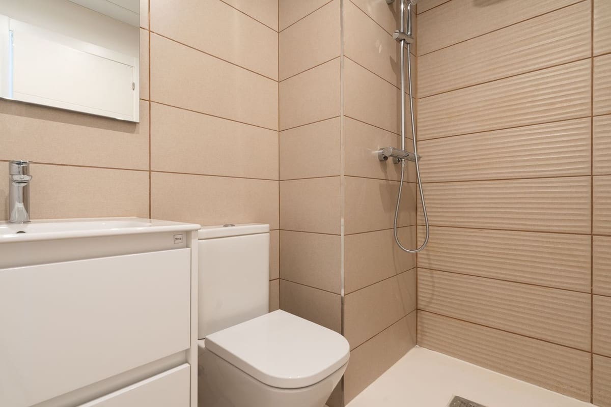 2 bedroom Flat for sale in Estepona with pool - € 420,000 (Ref: 9489841)