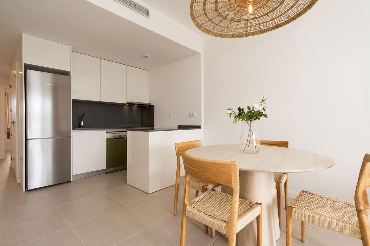 2 bedroom Flat for sale in Estepona with pool - € 420,000 (Ref: 9489841)