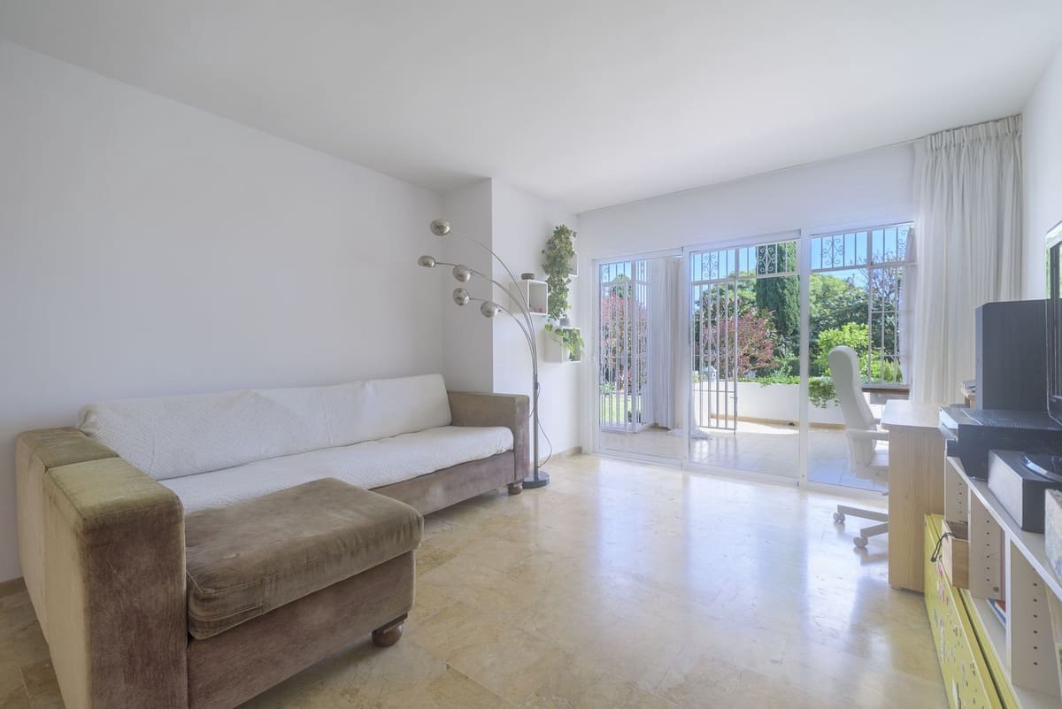 2 bedroom Flat for sale in Estepona with pool garage - € 315,000 (Ref: 9490014)
