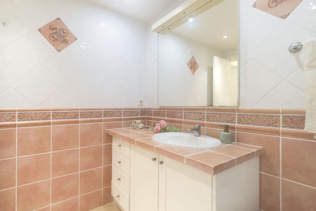 2 bedroom Flat for sale in Estepona with pool garage - € 315,000 (Ref: 9490014)