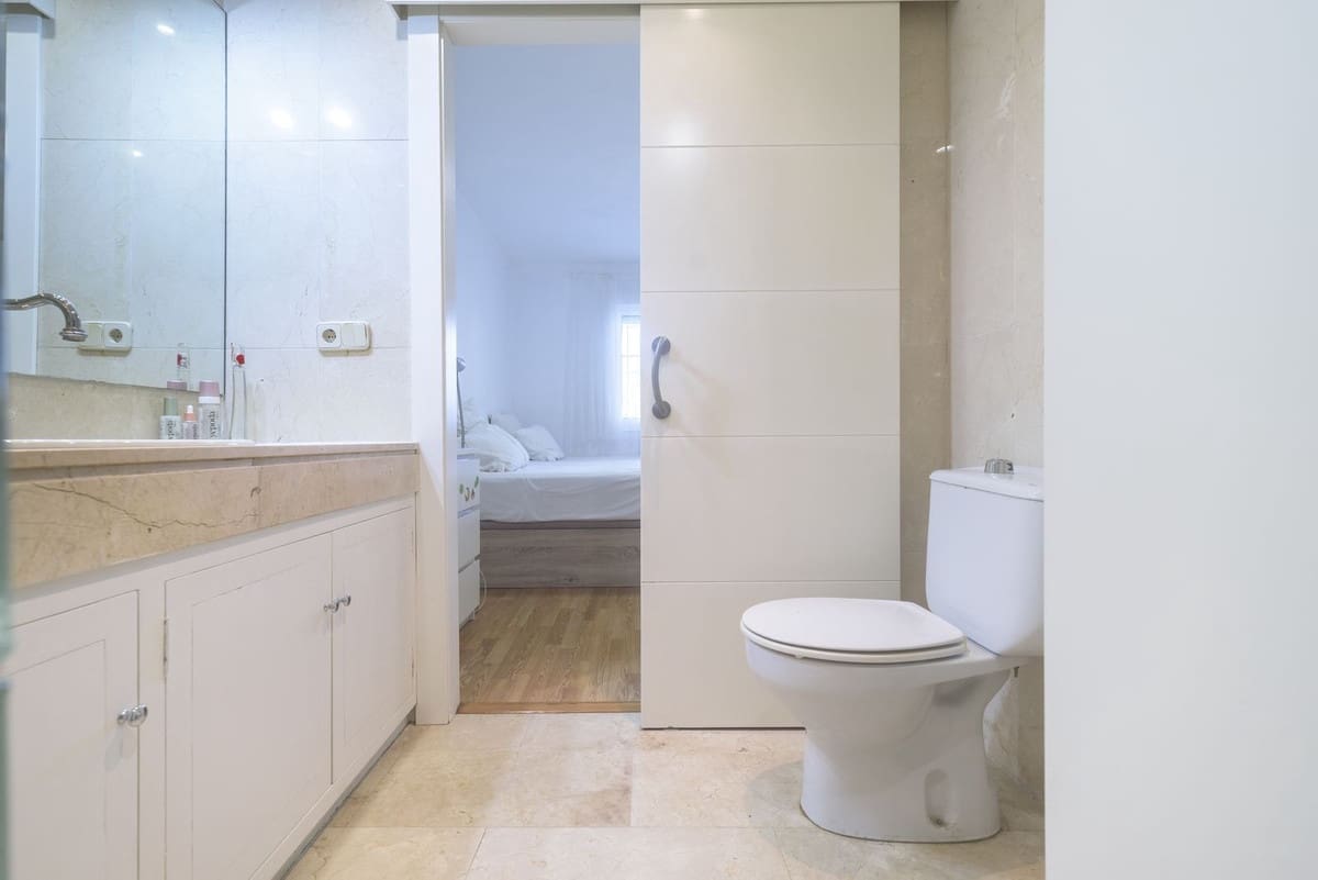 2 bedroom Flat for sale in Estepona with pool garage - € 315,000 (Ref: 9490014)