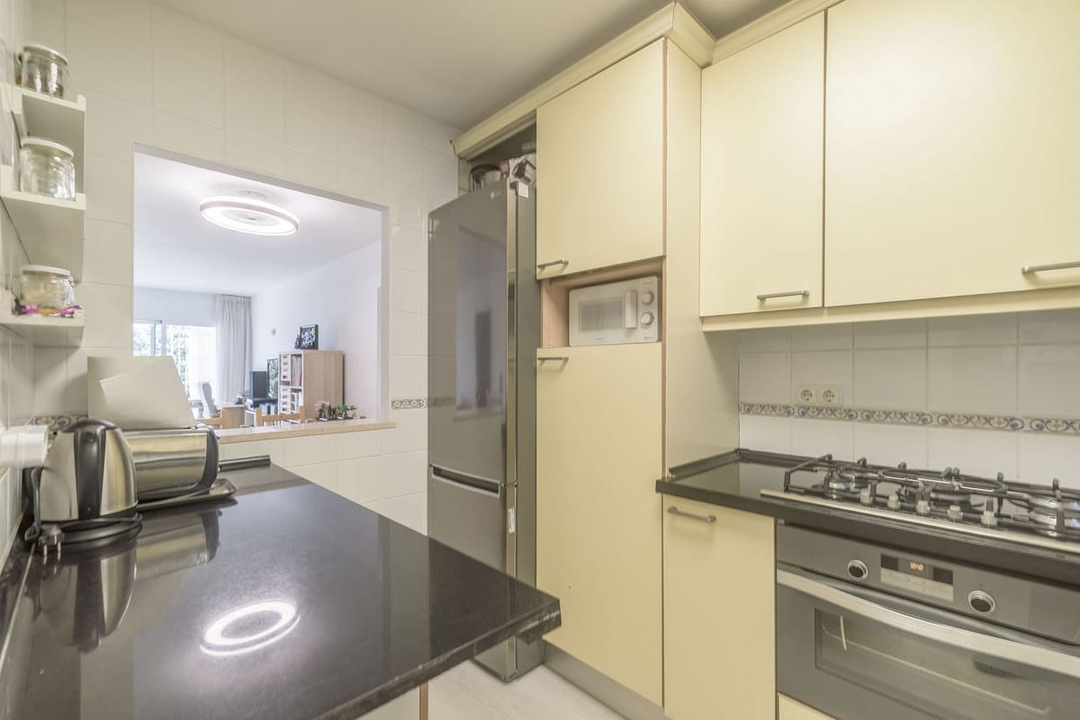 2 bedroom Flat for sale in Estepona with pool garage - € 315,000 (Ref: 9490014)