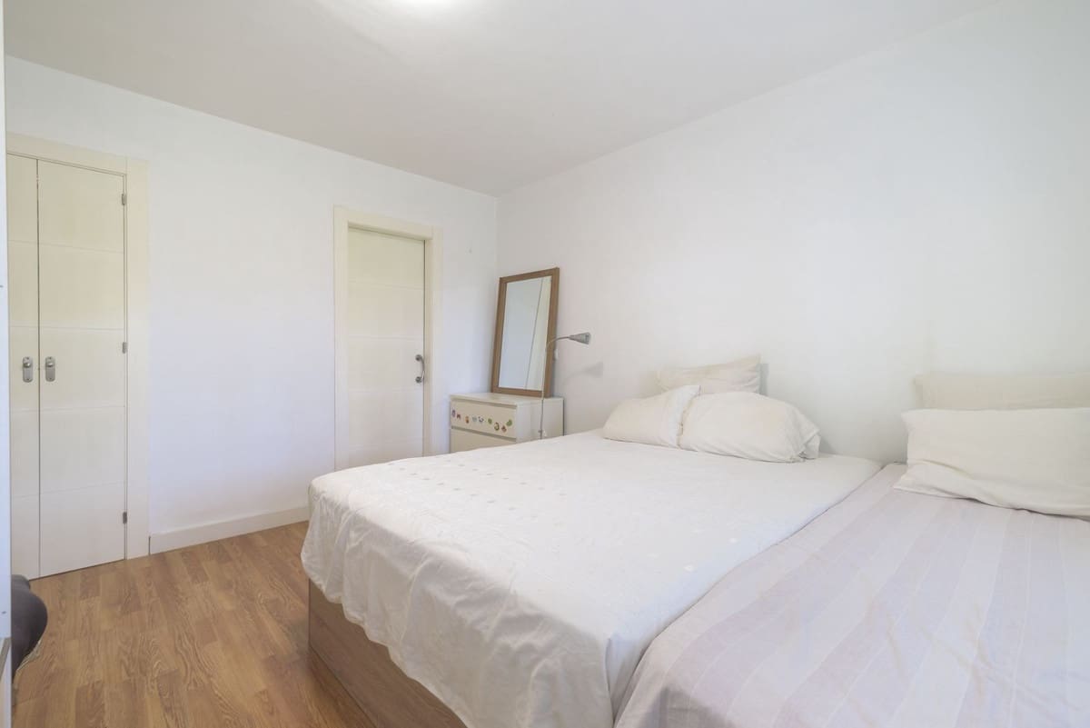 2 bedroom Flat for sale in Estepona with pool garage - € 315,000 (Ref: 9490014)