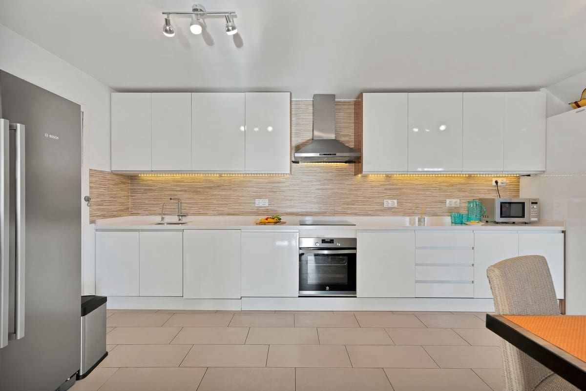 4 sypialnia Willa na sprzedaż w Marbella z basenem garażem - 1 400 000 € (Ref: 9491707)