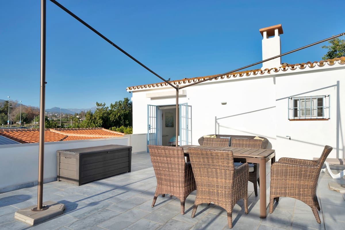 4 sypialnia Willa na sprzedaż w Marbella z basenem garażem - 1 400 000 € (Ref: 9491707)