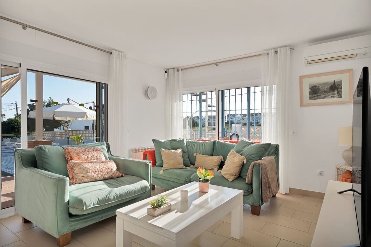 4 sypialnia Willa na sprzedaż w Marbella z basenem garażem - 1 400 000 € (Ref: 9491707)