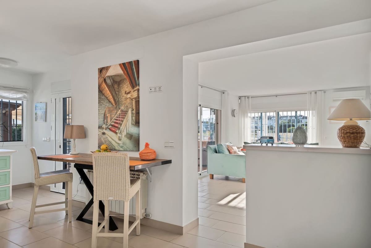 4 sypialnia Willa na sprzedaż w Marbella z basenem garażem - 1 400 000 € (Ref: 9491707)