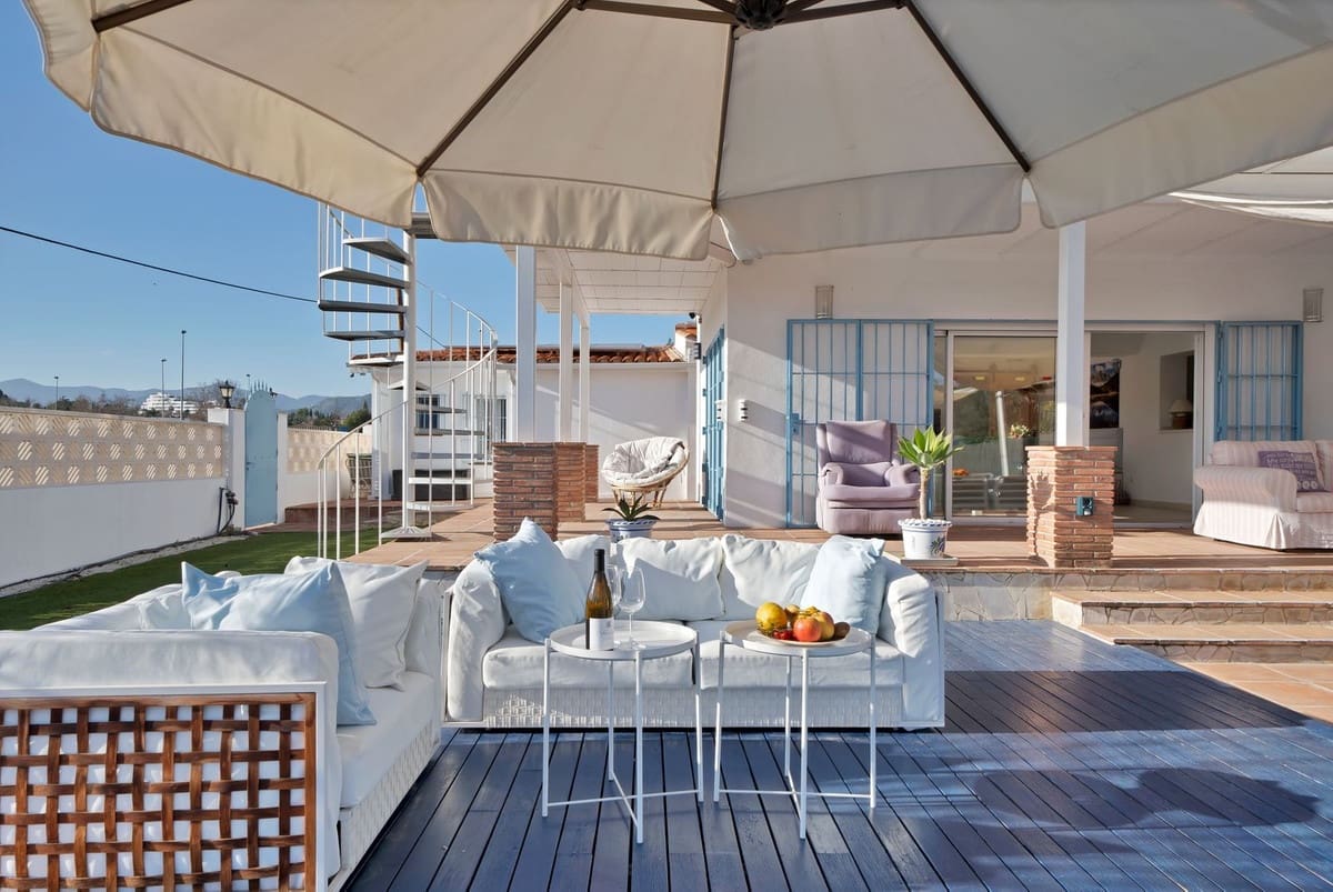 4 sypialnia Willa na sprzedaż w Marbella z basenem garażem - 1 400 000 € (Ref: 9491707)