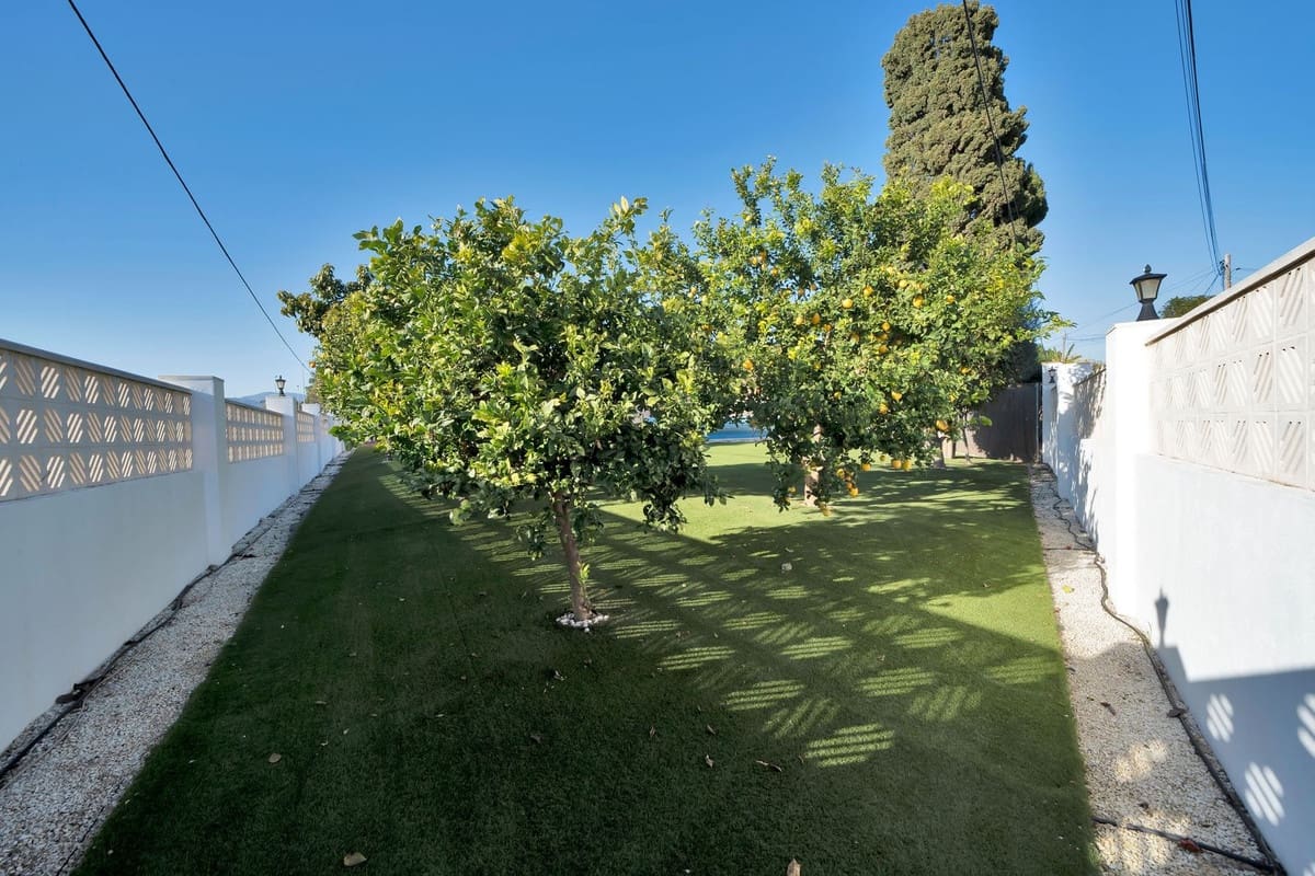 4 sypialnia Willa na sprzedaż w Marbella z basenem garażem - 1 400 000 € (Ref: 9491707)