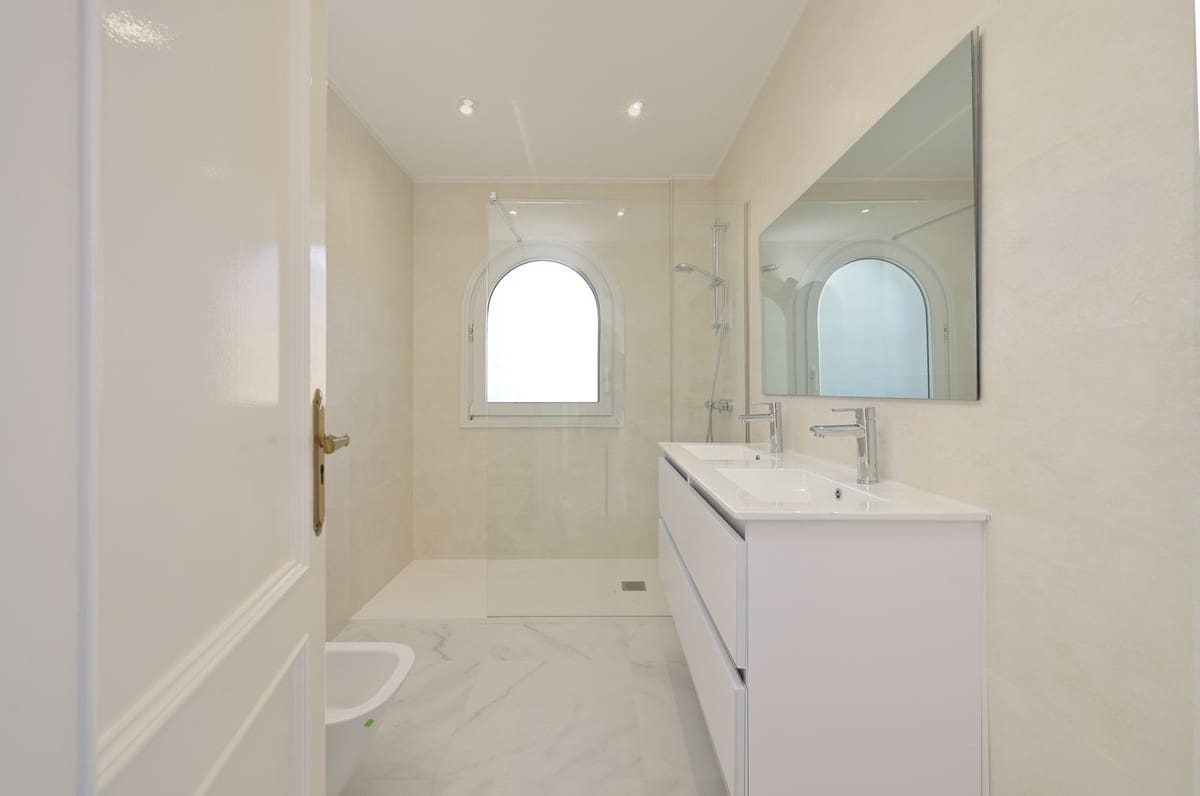 5 bedroom Villa for sale in Marbella with pool garage - € 2,500,000 (Ref: 9491709)