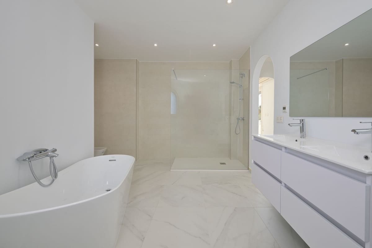 5 bedroom Villa for sale in Marbella with pool garage - € 2,500,000 (Ref: 9491709)