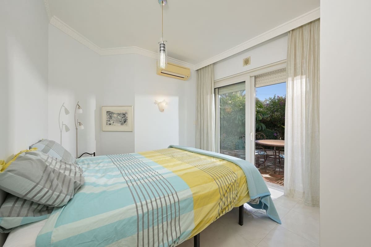 5 bedroom Villa for sale in Marbella with pool garage - € 2,500,000 (Ref: 9491709)