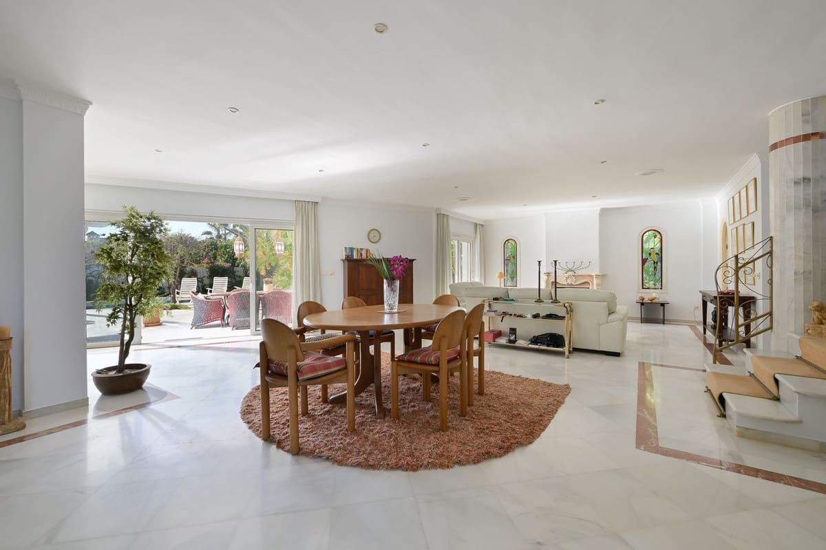 5 bedroom Villa for sale in Marbella with pool garage - € 2,500,000 (Ref: 9491709)