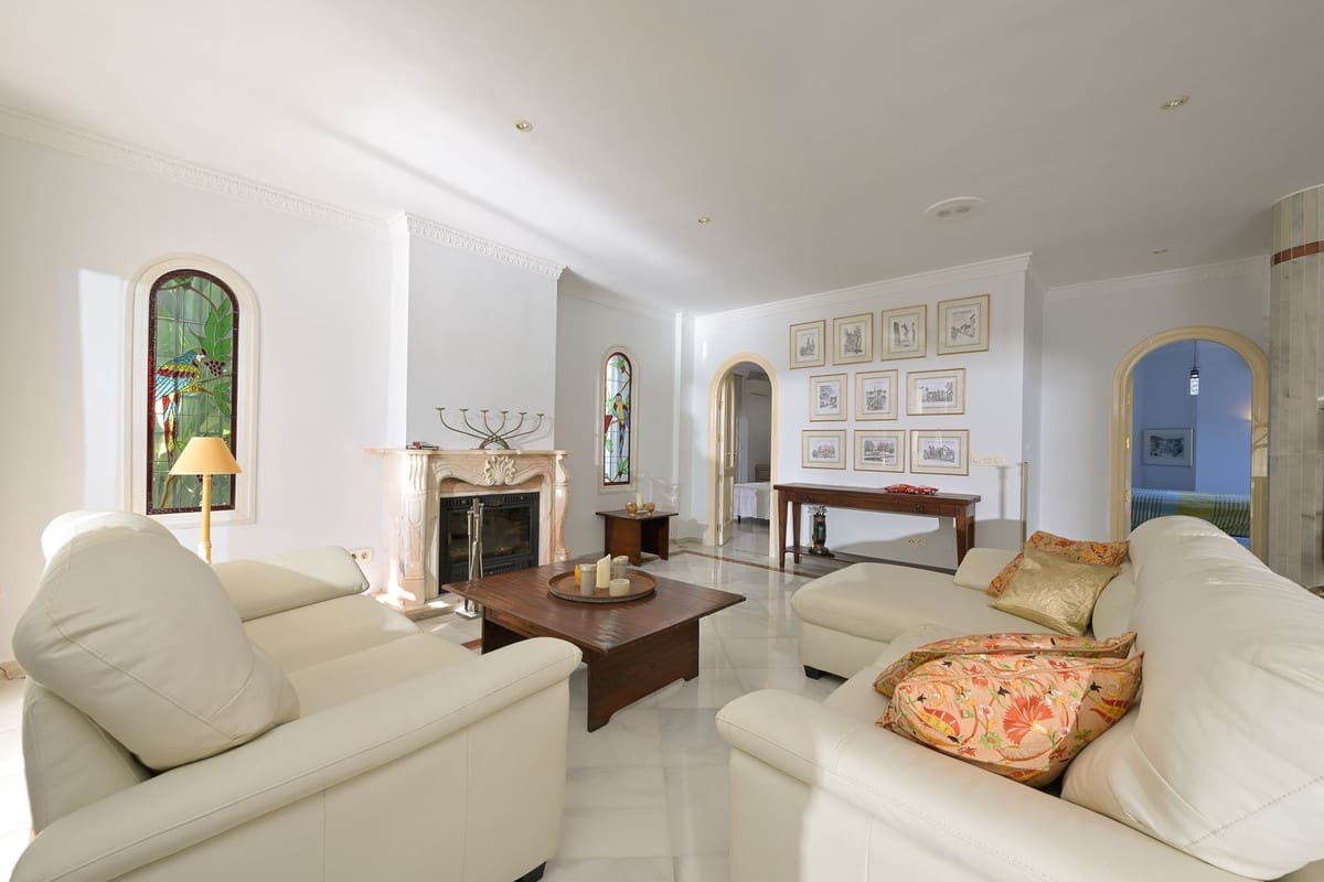 5 bedroom Villa for sale in Marbella with pool garage - € 2,500,000 (Ref: 9491709)