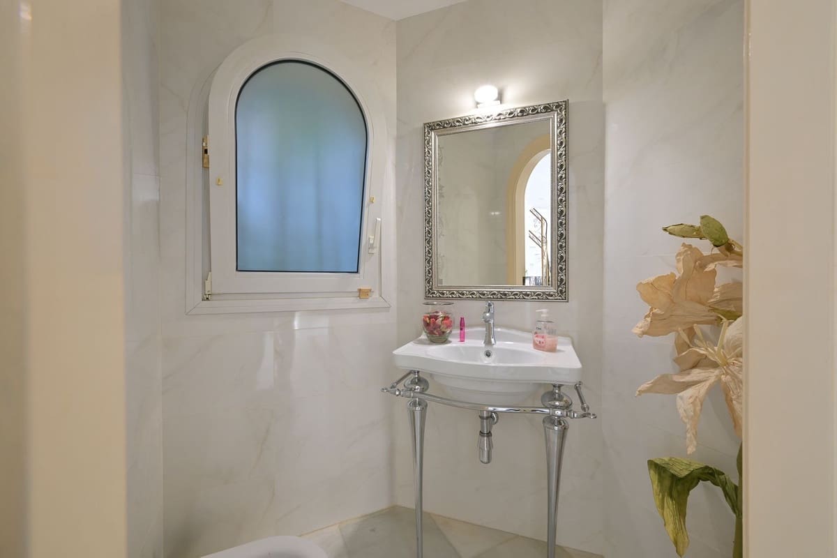 5 bedroom Villa for sale in Marbella with pool garage - € 2,500,000 (Ref: 9491709)