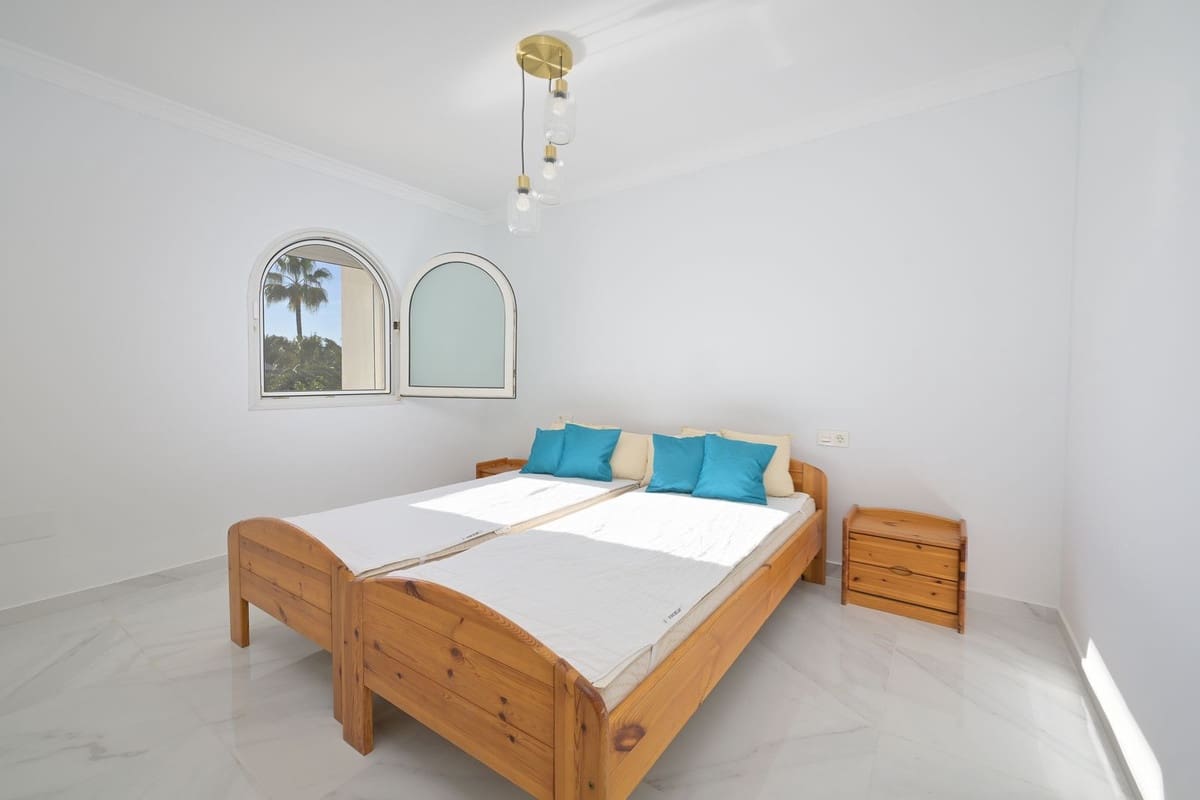 5 bedroom Villa for sale in Marbella with pool garage - € 2,500,000 (Ref: 9491709)